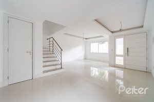 Casa em Condomínio à venda com 227m², 3 dormitórios, 1 suíte, 2 vagas, no bairro Tristeza em Porto Alegre