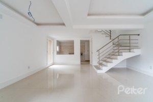 Casa em Condomínio à venda com 227m², 3 dormitórios, 1 suíte, 2 vagas, no bairro Tristeza em Porto Alegre