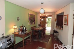 Casa em Condomínio à venda com 194m², 3 dormitórios, 1 suíte, 2 vagas, no bairro Vila Assunção em Porto Alegre