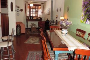 Casa em Condomínio à venda com 194m², 3 dormitórios, 1 suíte, 2 vagas, no bairro Vila Assunção em Porto Alegre