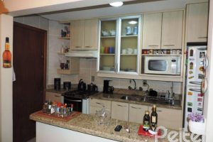 Casa em Condomínio à venda com 194m², 3 dormitórios, 1 suíte, 2 vagas, no bairro Vila Assunção em Porto Alegre