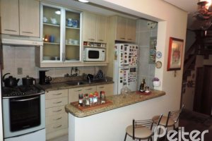 Casa em Condomínio à venda com 194m², 3 dormitórios, 1 suíte, 2 vagas, no bairro Vila Assunção em Porto Alegre