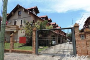 Casa em Condomínio à venda com 194m², 3 dormitórios, 1 suíte, 2 vagas, no bairro Vila Assunção em Porto Alegre