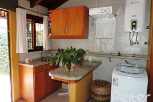 Casa em Condomínio à venda com 194m², 3 dormitórios, 1 suíte, 2 vagas, no bairro Vila Assunção em Porto Alegre