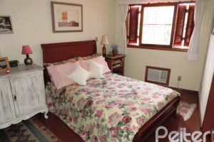 Casa em Condomínio à venda com 194m², 3 dormitórios, 1 suíte, 2 vagas, no bairro Vila Assunção em Porto Alegre