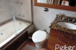 Casa em Condomínio à venda com 194m², 3 dormitórios, 1 suíte, 2 vagas, no bairro Vila Assunção em Porto Alegre