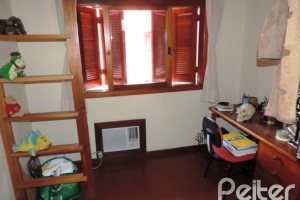 Casa em Condomínio à venda com 194m², 3 dormitórios, 1 suíte, 2 vagas, no bairro Vila Assunção em Porto Alegre