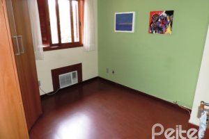 Casa em Condomínio à venda com 194m², 3 dormitórios, 1 suíte, 2 vagas, no bairro Vila Assunção em Porto Alegre