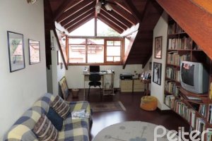 Casa em Condomínio à venda com 194m², 3 dormitórios, 1 suíte, 2 vagas, no bairro Vila Assunção em Porto Alegre