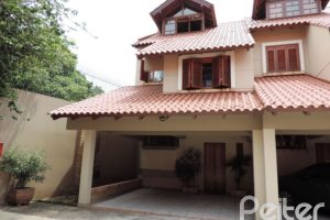 Casa em Condomínio à venda com 194m², 3 dormitórios, 1 suíte, 2 vagas, no bairro Vila Assunção em Porto Alegre