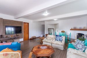 Apartamento à venda com 165m², 3 dormitórios, 1 suíte, 2 vagas, no bairro Ipanema em Porto Alegre