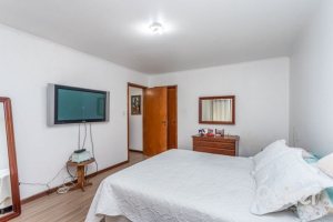 Apartamento à venda com 165m², 3 dormitórios, 1 suíte, 2 vagas, no bairro Ipanema em Porto Alegre
