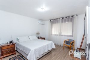 Apartamento à venda com 165m², 3 dormitórios, 1 suíte, 2 vagas, no bairro Ipanema em Porto Alegre