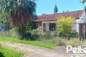 Casa à venda com 432m², 4 dormitórios, 1 suíte, 4 vagas, no bairro Vila Assunção em Porto Alegre