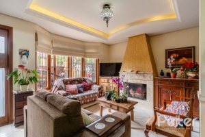 Casa à venda com 241m², 3 dormitórios, 1 suíte, 3 vagas, no bairro Ipanema em Porto Alegre