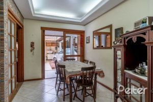 Casa à venda com 241m², 3 dormitórios, 1 suíte, 3 vagas, no bairro Ipanema em Porto Alegre