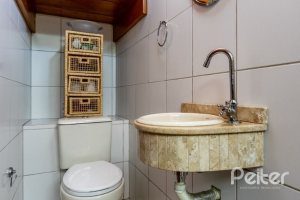 Casa à venda com 241m², 3 dormitórios, 1 suíte, 3 vagas, no bairro Ipanema em Porto Alegre