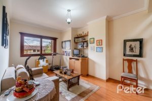 Casa à venda com 241m², 3 dormitórios, 1 suíte, 3 vagas, no bairro Ipanema em Porto Alegre