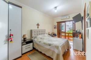 Casa à venda com 241m², 3 dormitórios, 1 suíte, 3 vagas, no bairro Ipanema em Porto Alegre