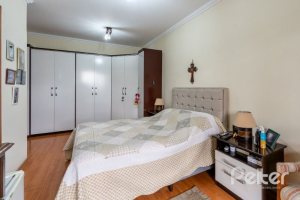 Casa à venda com 241m², 3 dormitórios, 1 suíte, 3 vagas, no bairro Ipanema em Porto Alegre