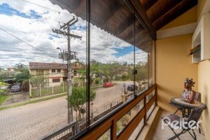 Casa à venda com 241m², 3 dormitórios, 1 suíte, 3 vagas, no bairro Ipanema em Porto Alegre