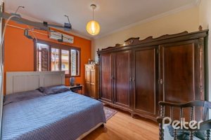 Casa à venda com 241m², 3 dormitórios, 1 suíte, 3 vagas, no bairro Ipanema em Porto Alegre