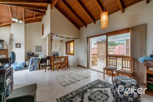 Casa à venda com 241m², 3 dormitórios, 1 suíte, 3 vagas, no bairro Ipanema em Porto Alegre