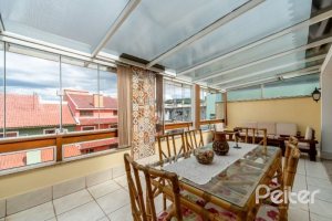 Casa à venda com 241m², 3 dormitórios, 1 suíte, 3 vagas, no bairro Ipanema em Porto Alegre