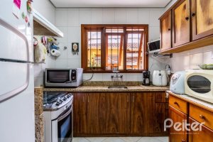 Casa à venda com 241m², 3 dormitórios, 1 suíte, 3 vagas, no bairro Ipanema em Porto Alegre
