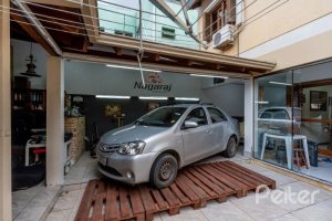 Casa à venda com 241m², 3 dormitórios, 1 suíte, 3 vagas, no bairro Ipanema em Porto Alegre