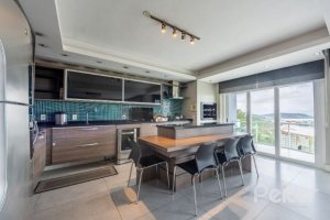 Casa em Condomínio à venda com 346m², 3 dormitórios, 1 suíte, 3 vagas, no bairro Ipanema em PORTO ALEGRE