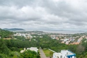 Casa em Condomínio à venda com 346m², 3 dormitórios, 1 suíte, 3 vagas, no bairro Ipanema em PORTO ALEGRE