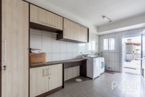 Casa em Condomínio à venda com 346m², 3 dormitórios, 1 suíte, 3 vagas, no bairro Ipanema em PORTO ALEGRE