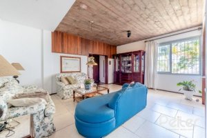 Casa à venda com 347m², 3 dormitórios, 3 suítes, 3 vagas, no bairro Sétimo Céu em Porto Alegre