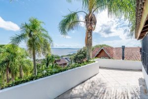Casa à venda com 347m², 3 dormitórios, 3 suítes, 3 vagas, no bairro Sétimo Céu em Porto Alegre