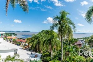 Casa à venda com 347m², 3 dormitórios, 3 suítes, 3 vagas, no bairro Sétimo Céu em Porto Alegre