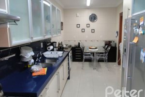 Casa à venda com 355m², 4 dormitórios, 4 suítes, 4 vagas, no bairro Vila Assunção em Porto Alegre