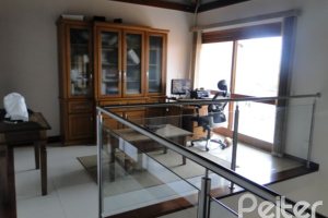 Casa à venda com 355m², 4 dormitórios, 4 suítes, 4 vagas, no bairro Vila Assunção em Porto Alegre