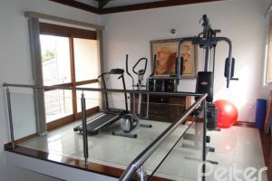 Casa à venda com 355m², 4 dormitórios, 4 suítes, 4 vagas, no bairro Vila Assunção em Porto Alegre