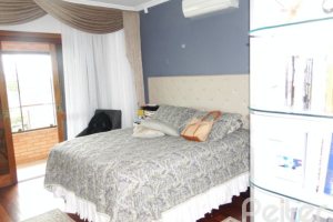 Casa à venda com 355m², 4 dormitórios, 4 suítes, 4 vagas, no bairro Vila Assunção em Porto Alegre