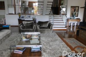 Casa à venda com 355m², 4 dormitórios, 4 suítes, 4 vagas, no bairro Vila Assunção em Porto Alegre