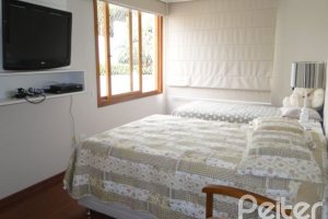 Casa à venda com 355m², 4 dormitórios, 4 suítes, 4 vagas, no bairro Vila Assunção em Porto Alegre