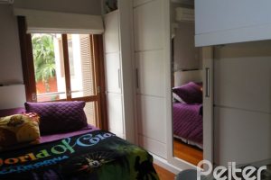 Casa à venda com 355m², 4 dormitórios, 4 suítes, 4 vagas, no bairro Vila Assunção em Porto Alegre