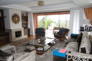 Casa à venda com 355m², 4 dormitórios, 4 suítes, 4 vagas, no bairro Vila Assunção em Porto Alegre