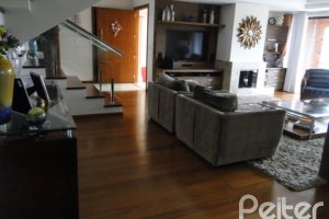 Casa à venda com 355m², 4 dormitórios, 4 suítes, 4 vagas, no bairro Vila Assunção em Porto Alegre