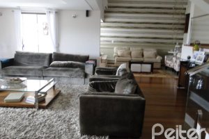 Casa à venda com 355m², 4 dormitórios, 4 suítes, 4 vagas, no bairro Vila Assunção em Porto Alegre