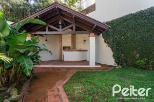Casa à venda com 355m², 4 dormitórios, 4 suítes, 4 vagas, no bairro Vila Assunção em Porto Alegre
