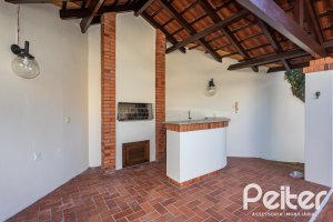Casa à venda com 355m², 4 dormitórios, 4 suítes, 4 vagas, no bairro Vila Assunção em Porto Alegre
