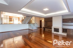 Casa à venda com 355m², 4 dormitórios, 4 suítes, 4 vagas, no bairro Vila Assunção em Porto Alegre