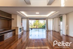 Casa à venda com 355m², 4 dormitórios, 4 suítes, 4 vagas, no bairro Vila Assunção em Porto Alegre